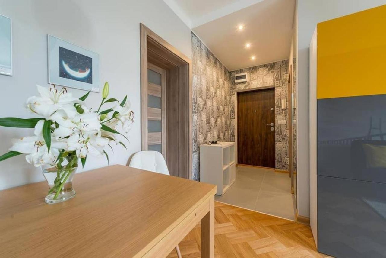 وارسو Modern And Cozy- Golden Apartments- Central Location المظهر الخارجي الصورة